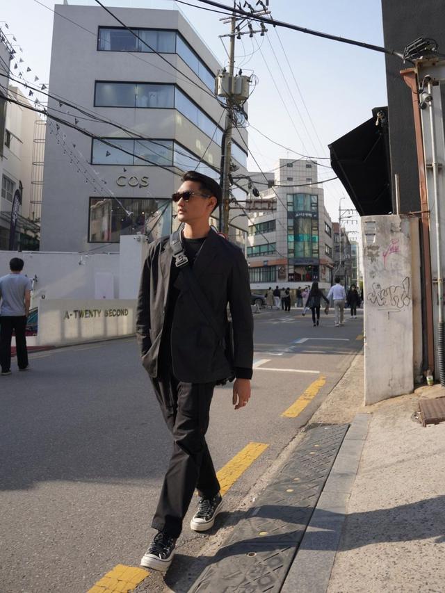 6 Potret Afgan di Korea Selatan, Pamer Keakraban Bareng B.I Eks iKON