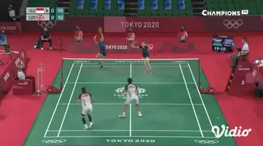 Ganda putri bulu tangkis Indonesia Greysia Polii/Apriyani Rahayu berhasil melaju ke babak perempat final usai tumbangkan ganda putri Inggris Chloe Birch/Lauren Smith pada hari Senin (26/7) dengan skor 21-11 dan 21-13