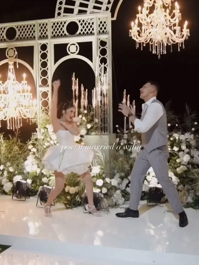 7 Momen Debi Sagita dan Marco Ivanos Cover Dance Lagu One Piece di Pesta Pernikahannya