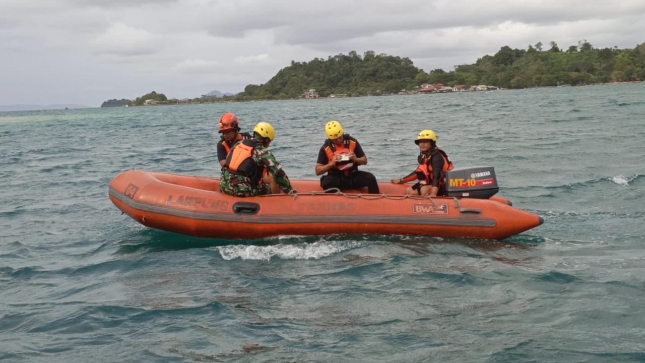 Kapal Tagar Jaya Tenggelam Dihantam Ombak di Pulau Tegal Mas Lampung, Satu Meninggal Dua Belum Ditemukan