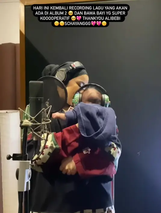 Dalam unggahannya, Sivia Azizah mengaku senang sang anak mau menemaninya dan bekerjasama dengan baik [instagram/siviazizah]