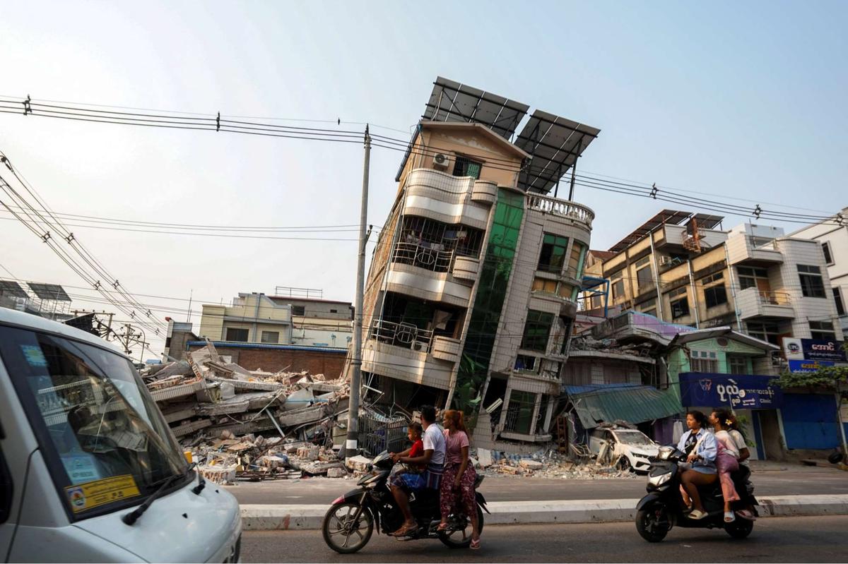 Kehancuran bangunan akibat gempa mematikan Myanmar