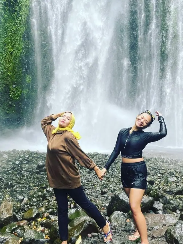 Ibu dan anak pecinta alam