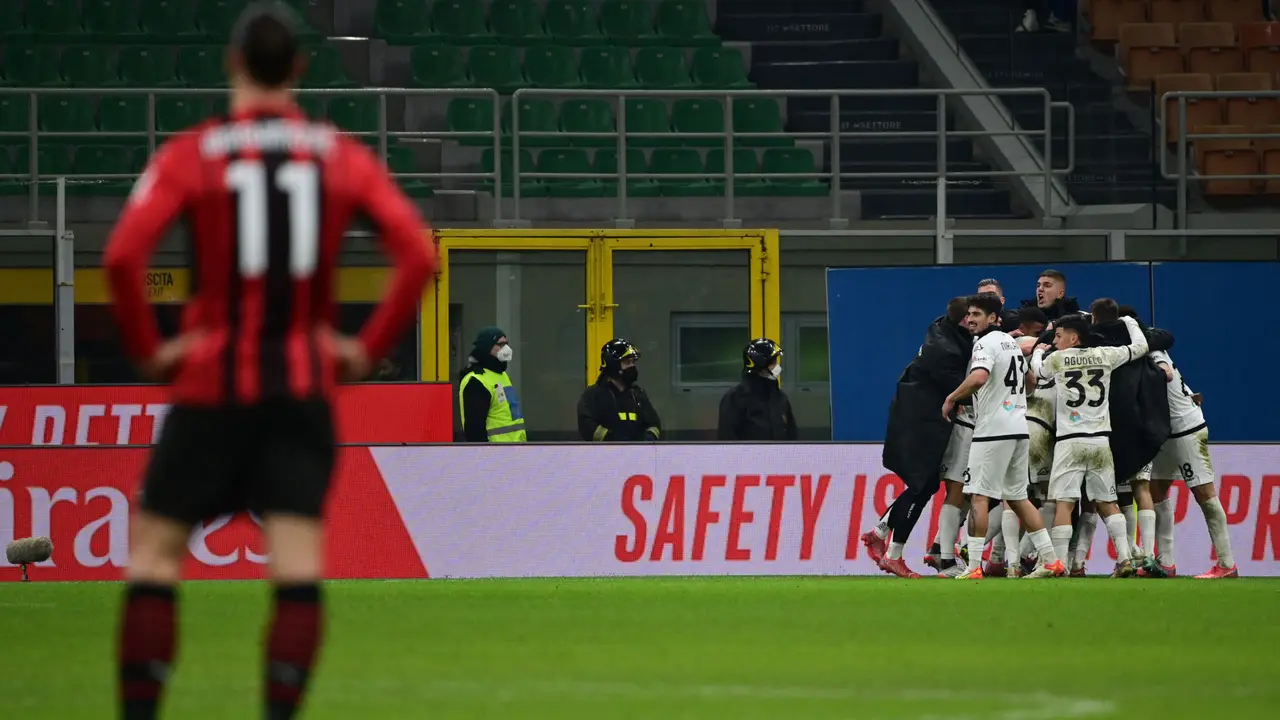Pemain Spezia merayakan gol saat mengalahkan AC Milan di San Siro pada lanjutan Liga Italia