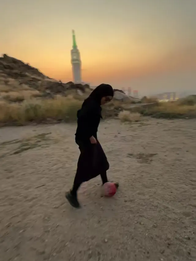 Sintya Marisca di Mekkah