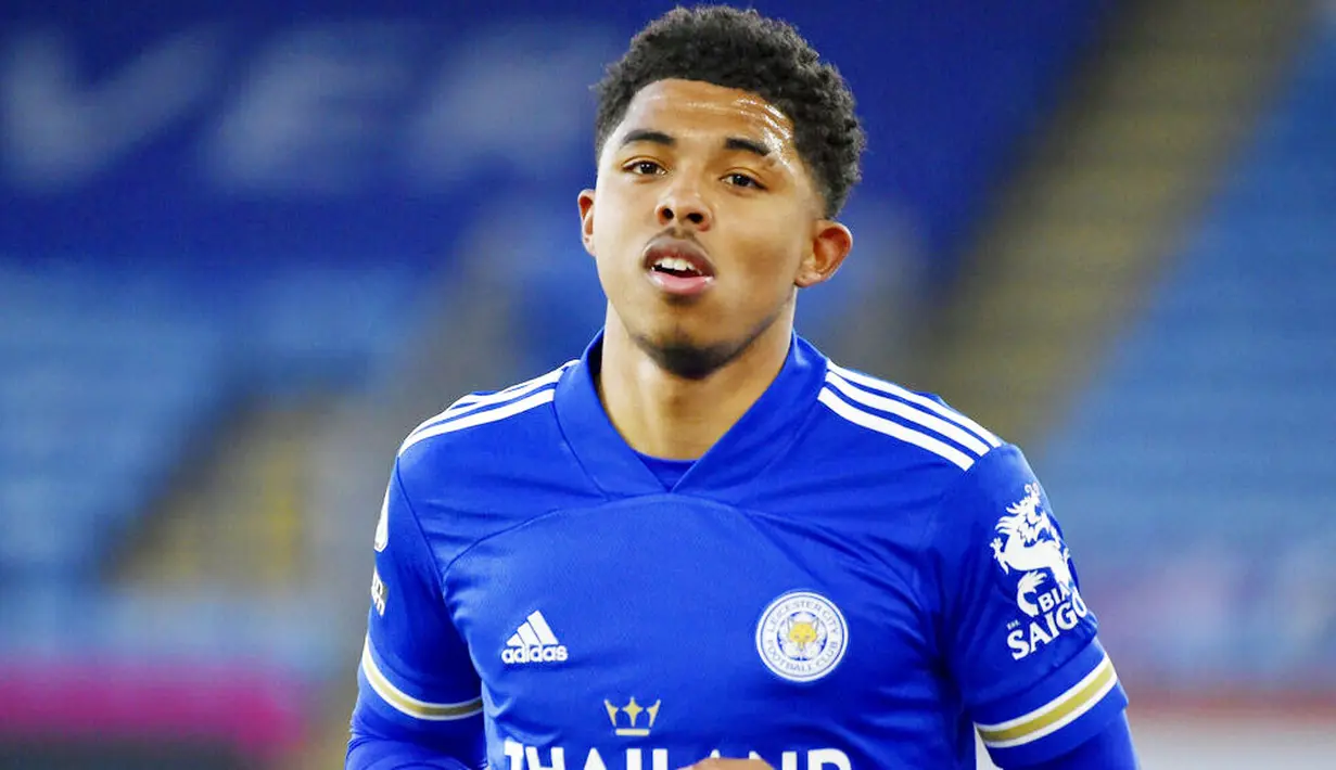 Wesley Fofana - Bek tengah Leicester City ini dipastikan akan absen semusim penuh hingga 2022 mendatang. Pemain berusia 20 tahun tersebut mengalami patah tulang betis dalam pertandingan persahabatan pramusim melawan Villarreal. (Foto: AP/Antonio Calanni)