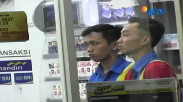 Komplotan perampok dengan senjata api beraksi di sebuah mini market di kawasan Matraman, Jakarta Timur. Mereka berhasil menggasak uang Rp 200 juta yang ada di dalam brankas.