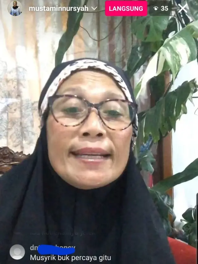 Nursyah ibunda Indah Permatasari saat menggelar Instagram Live, Jumat (21/4/2023). (Foto: Dok. Instagram @mustaminnursyah)