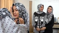 Penampilan hijab Widi Vierratale bikin pangling. (Sumber: YouTube/The Sungkars)