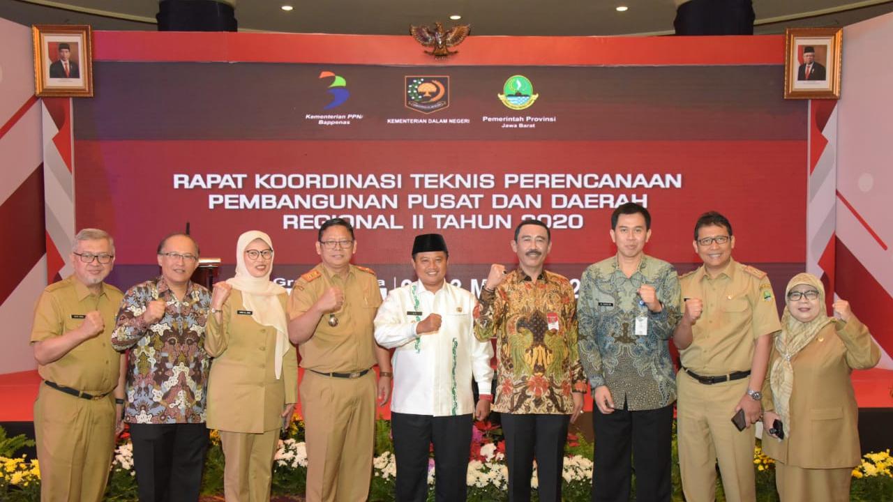 Wakil Gubernur Jawa Barat (Jabar) Uu Ruzhanul Ulum saat menghadiri Rapat Koordinasi Teknis Perencanaan Pembangunan (Rakortekrenbang) Tahun 2020 Regional 2 di Hotel Grand Aquilla, Kota Bandung