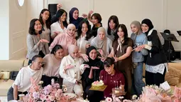 Ayu Dewi Rayakan Ulang Tahun Bareng Geng Cendol, Manis Serba Pink