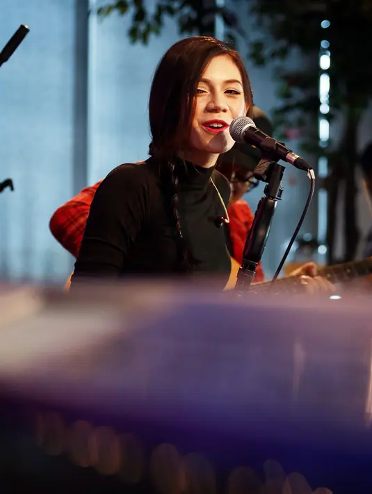 Penyanyi berparas indo inipun terharu atas peluncuran album terbaru nya. “tiada hentinya saya bersyukur atas peluncuran album saya” ucapnya pada saat konferensi pers. (Deki Prayoga/Bintang.com)