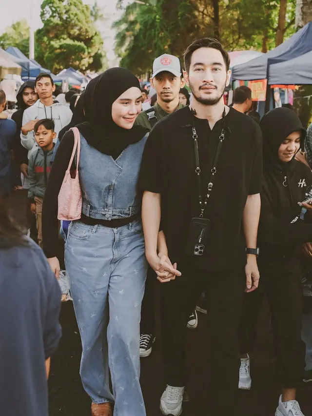 7 Potret Aktivitas Syahnaz Dampingi Jeje Govinda Blusukan Kunjungi Warga