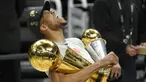Giannis Antetokounmpo berhasil sabet MVP Final seusai Milwaukee Bucks kalahkan Phoenix Suns di gim keenam pada Rabu (21/07/2021) pagi WIB. Bucks berhasil ungguli Suns dengan skor 105-98 dan menangkan agregat 4-2. (Foto: AP/Paul Sancya)