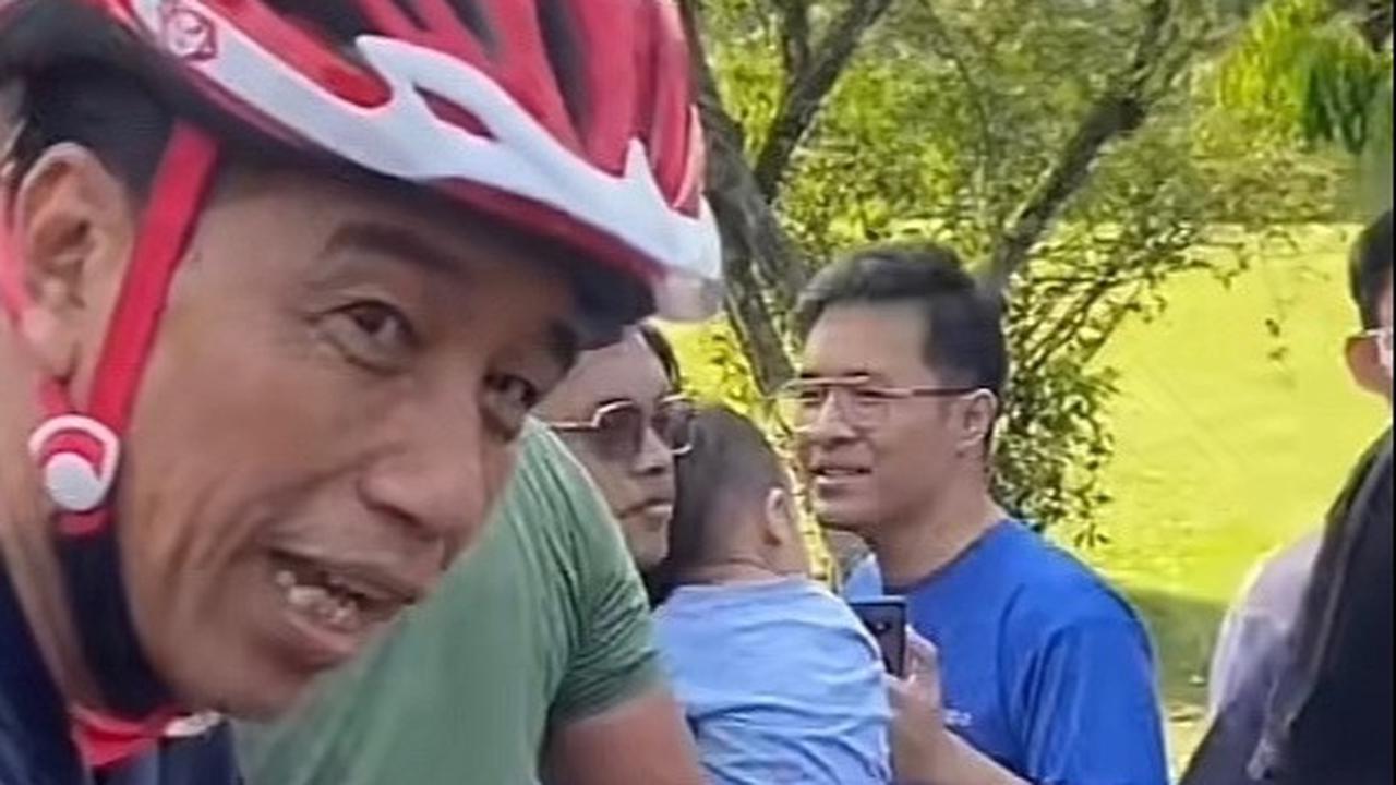Wanita Ini Mau Minta Foto Bareng Jokowi, Endingnya Tak Terduga