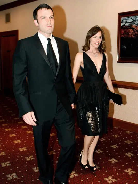 Alasan lain yang menyebabkan keduanya ingin bersama lantaran persoalan anak. Ben dan Jenn sangat mencintai anak-anaknya, akhirnya mereka memutuskan untuk segera membatalkan perceraian. (AFP/Bintang.com)