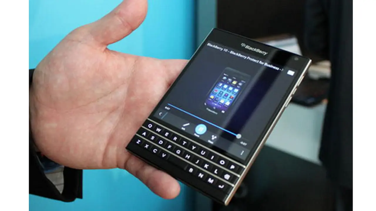 BlackBerry Passport (cnet.com)