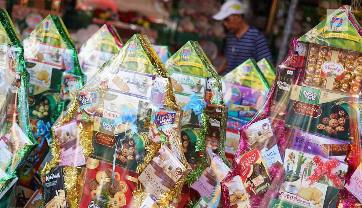 Sejumlah parsel yang dijual di kawasan Cikini, Jakarta, Selasa (28/5/2019). Menjelang hari raya Idul Fitri 1440 H, penjualan parsel di kawasan tersebut mulai meningkat, meskipun diakui para pedagang jumlah pejualan tidak sebanyak tahun lalu. (Liputan6.com/Immanuel Antonius)