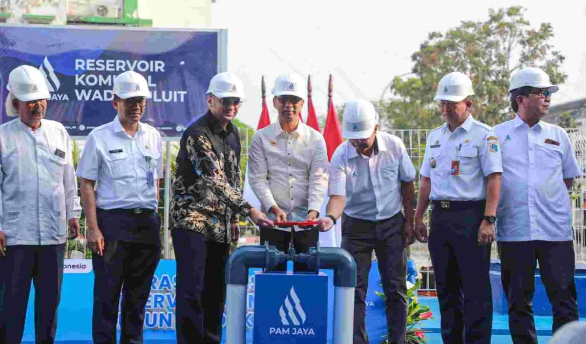 Heru meminta camat, lurah, RT, dan RW di Penjaringan agar dapat memelihara dengan baik reservoir komunal Waduk Pluit yang telah dibangun.<br>