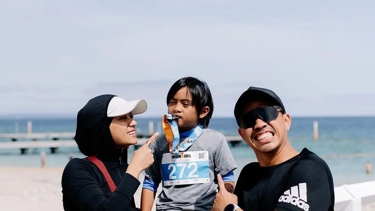 Sekala putra Ayudia Bing Slamet dan Ditto Percussion ikut Iron Kids. (Foto: Instagram/ayudiac)