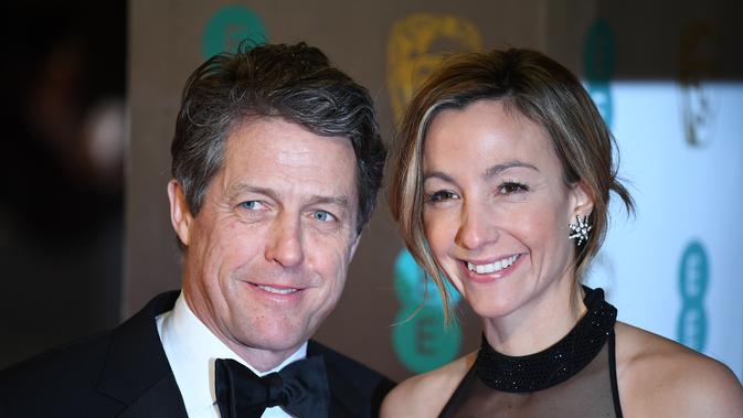 Hugh Grant dikabarkan akan menikahi wanita yang sudah lama dipacarinya, Anna Eberstein. (Justin TALLIS / AFP)