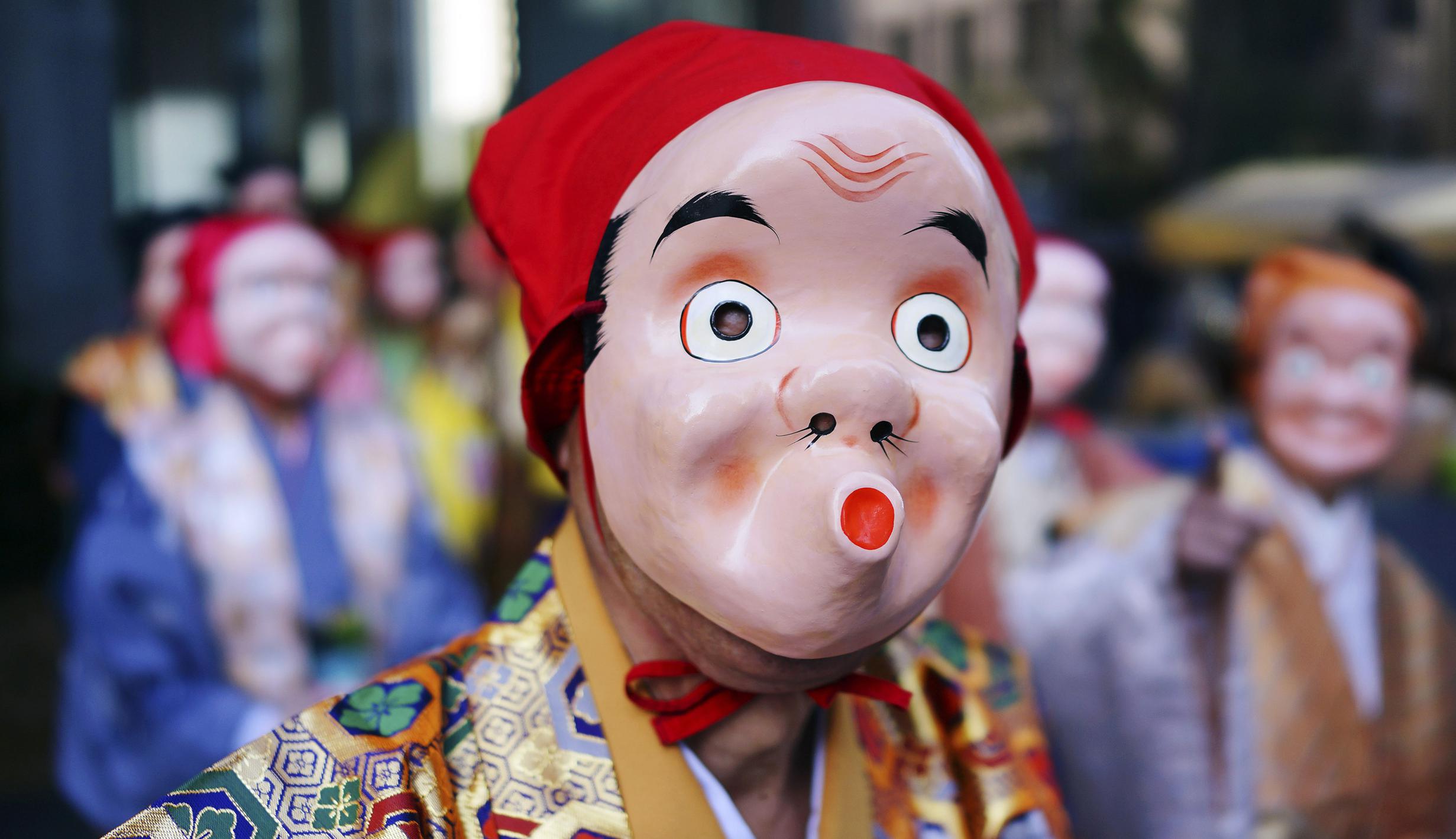 FOTO: Uniknya Topeng Tradisional Seniman Jepang di Festival Konpira