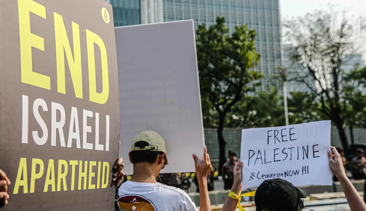 Mereka juga mendesak Israel mengakhiri penindasan sistem Apartheid kepada warga Palestina. (Liputan6.com/Faizal Fanani)