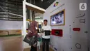 Pengunjung melihat layanan terbaru google saat pelucuncuran "Grow With Google" di Jakarta, Selasa (18/2/2020). Grow With Google merupakan inisiatif dari Google secara global yang bertujuan untuk menciptakan lebih banyak peluang bagi semua orang melalui beberapa programnya (Liputan6.com/Angga Yuniar)