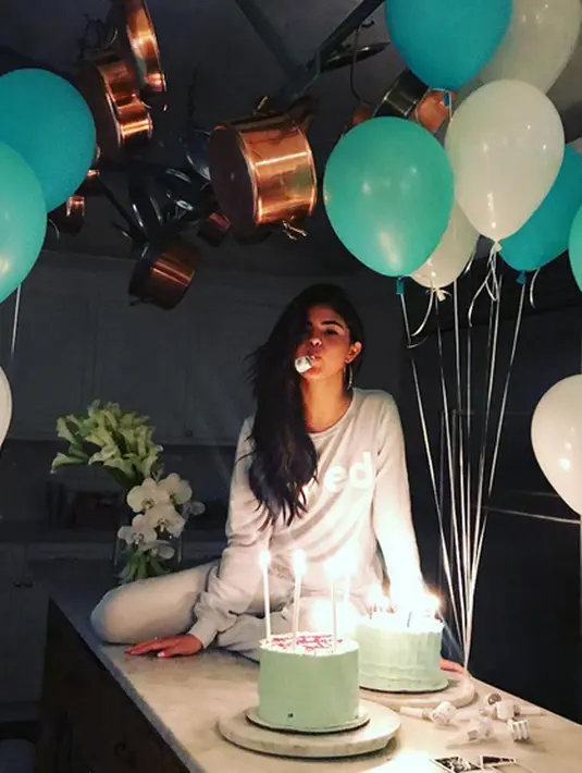 Di akhir tulisannya, Selena Gomez pun menyampaikan rasa cinta untuk Francia Raisa yang sudah rela berkorban untuk dirinya dengan mendonorkan ginjalnya tersebut. “Aku sungguh beruntung. Aku mencintaimu, saudara,” tulisnya. (Instagram/selenagomez)