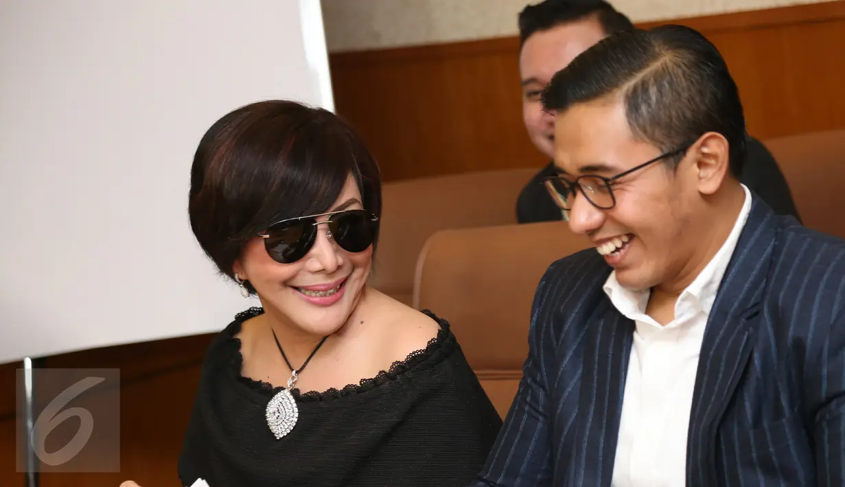 Tati ingin Nassar meminta maaf kepadanya atas ucapannya yang menganggap dirinya numpang tenar, Jakarta, Minggu (15/1). (Liputan6.com/Herman Zakharia)