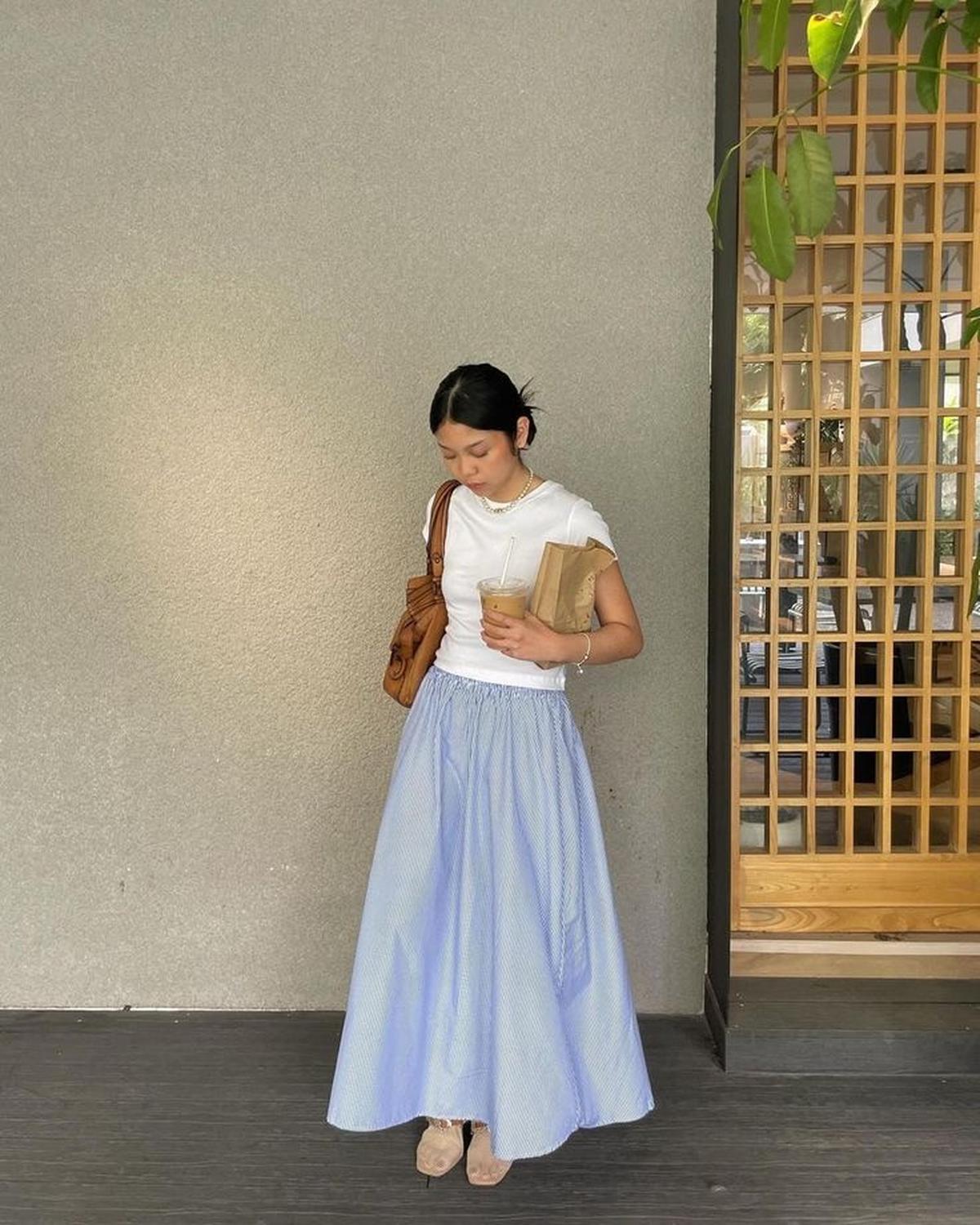 6 Inspirasi Mix and Match Warna Soft untuk Malam Mingguan Bareng Pasangan, Dijamin Bikin Makin Mesra!