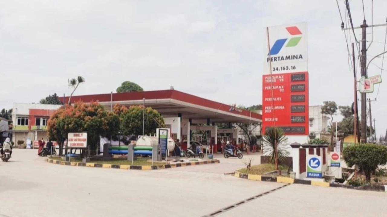 Timur Tengah Bergejolak, Bahlil Jamin Harga BBM Pertalite dan Solar Subsidi Tak Naik