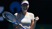 Ekspresi petenis asal Rusia, Maria Sharapova saat menang atas peteis Jerman, Tatjana Maria pada putaran pertama Australia Tebuka di Melbourne, (16/1/2018). (AFP/Greg Wood)
