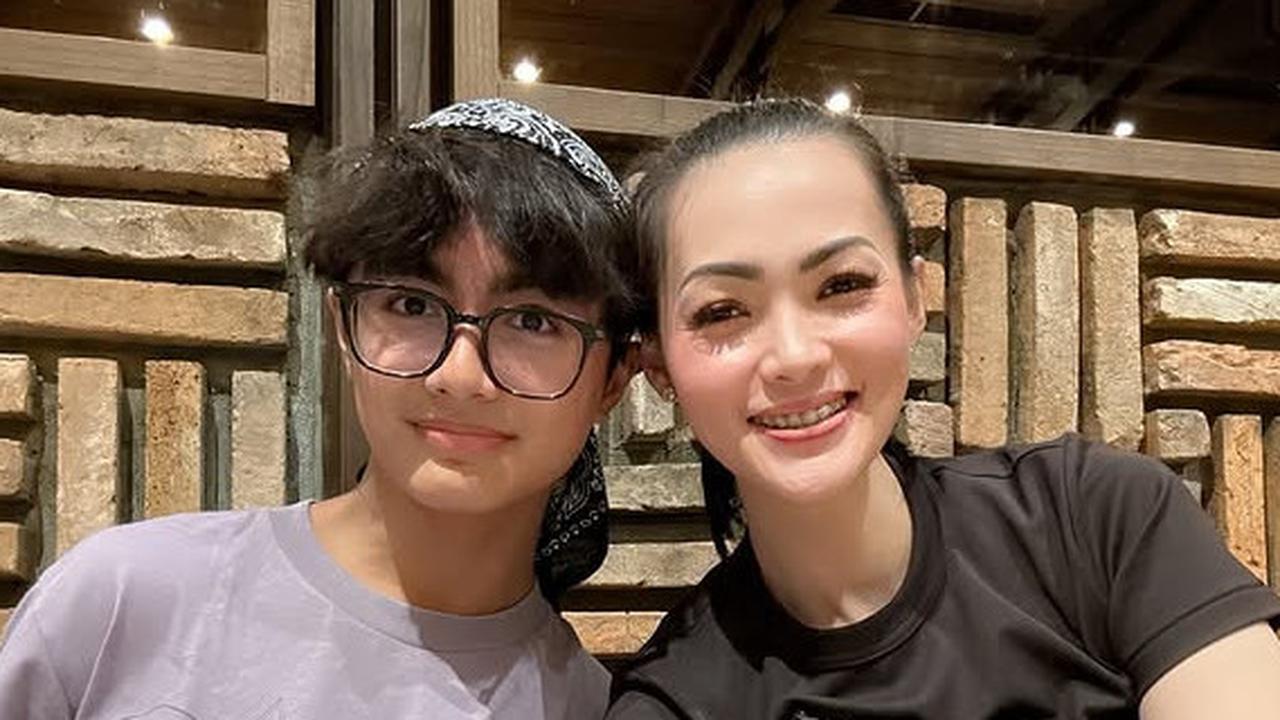 7 Potret Christy Jusung Foto Bareng Bintang Anaknya dari Hengky  Kurniawan, Malah Disangka Jalan Sama Pacar Baru