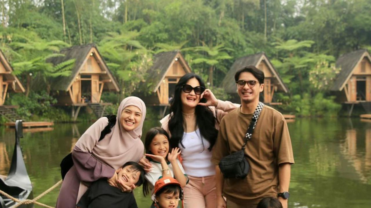 Momen Hangat Anak Selebriti dan Kakek-Nenek Mereka yang Menginspirasi