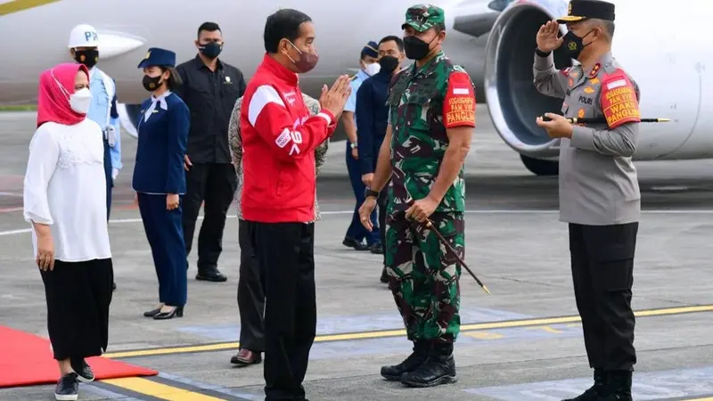 Presiden Joko Widodo atau Jokowi Tiba di Balikpapan