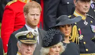 Pangeran Harry, Meghan Markle, Raja Charles, dan Permaisuri Camilla dalam pemakaman Ratu Elizabeth II. (AP Photo/Martin Meissner, Pool, File)