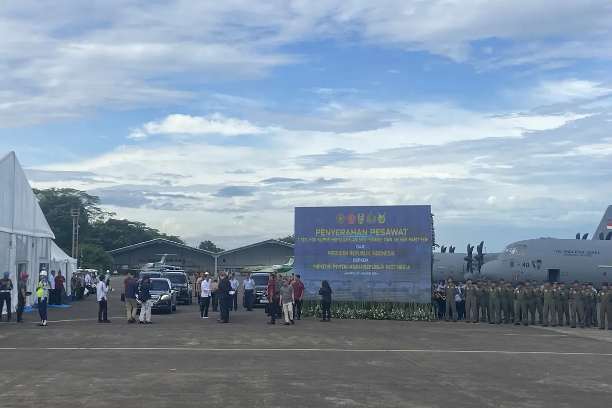 Presiden Joko Widodo (Jokowi) di Terminal Selatan Lanud Halim Perdanakusuma Jakarta Timur, Rabu (24/1) (Liputan6.com/Muhammad Radityo Priyasmoro)
