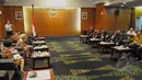 Suasana pertemuan antara pimpinan MPR RI dengan panitia World Congress di  Ruang Delegasi  Parlemen RI, Jakarta, Senin (16/02/2015). (Liputan6.com/Andrian M Tunay)