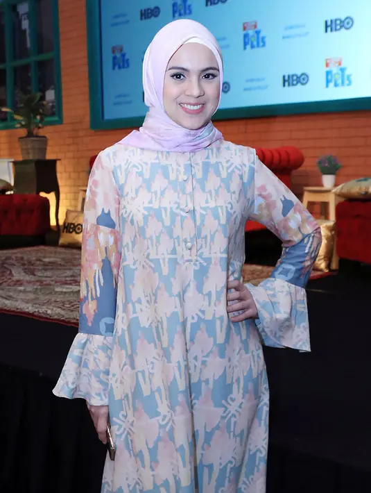 "Capek sih, tapi menikmati. Seru aja,  kayaknya kalau kita bisa mengalahkan capek kurang tidur tapi tetap bahagia tuh kayaknya suatu kemenangan gitu," paparnya. (Deki Prayoga/Bintang.com)