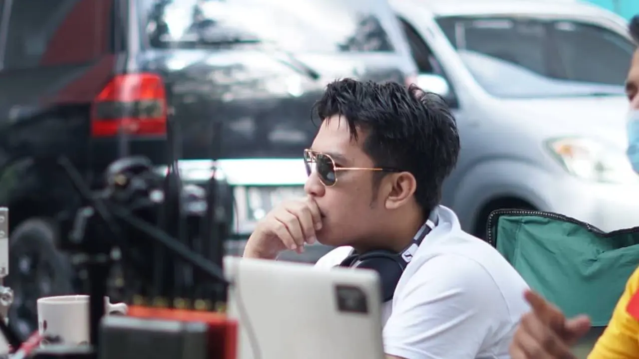 Sutradara Film The Other Side
