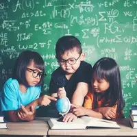 Orangtua harus mempersiapkan biaya pendidikan sejak dini untuk masa depan si kecil yang cerah.