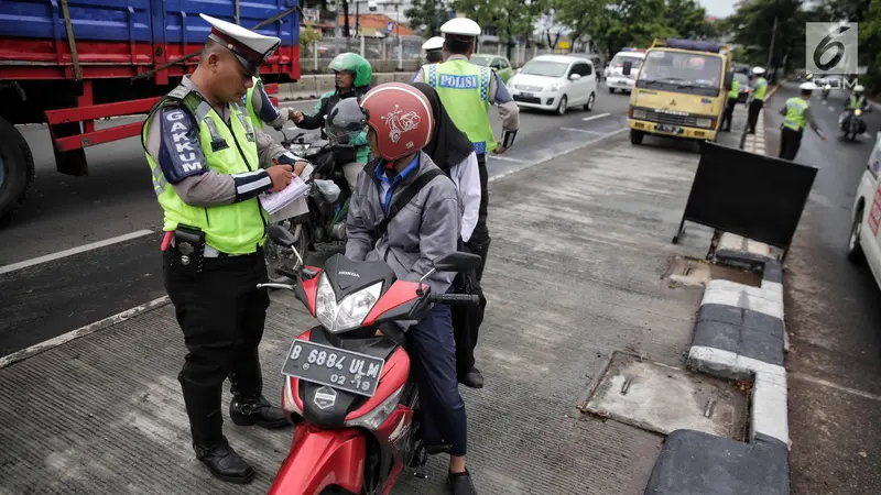 Bersenjata Lengkap, Brimob Kawal Operasi Zebra Jaya