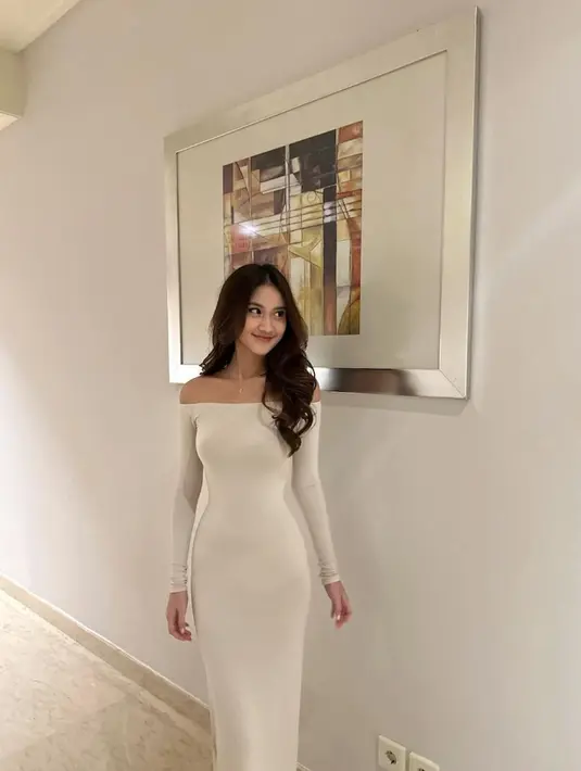 Karena kehadirannya di momen pernikahan Mahalini Raharja dan Rizky Febian, serta kedekatannya dengan Rizwan, banyak netizen mengatakan bahwa pesona cantiknya mirip dengan Mahalini. [Foto: Instagram/harleyavaprincy]