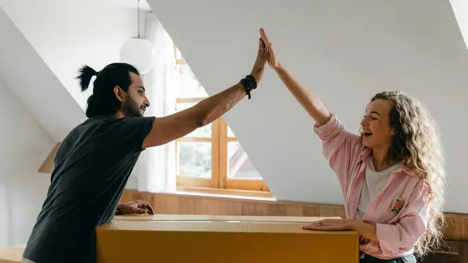 4 Kebiasaan Kecil yang Bisa Membuat Hubungan Rumah Tangga Lebih Bahagia dan Harmonis