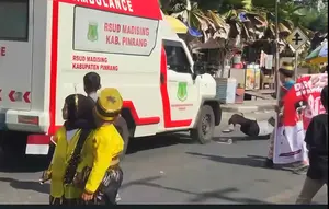 Ambulans Bawa Ibu Hamil Tabrak Bocah Saat Karnaval HUT RI
