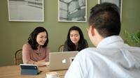 Ilustrasi karyawan bekerja di coworking space milik TwoSpaces. Kredit: TwoSpaces