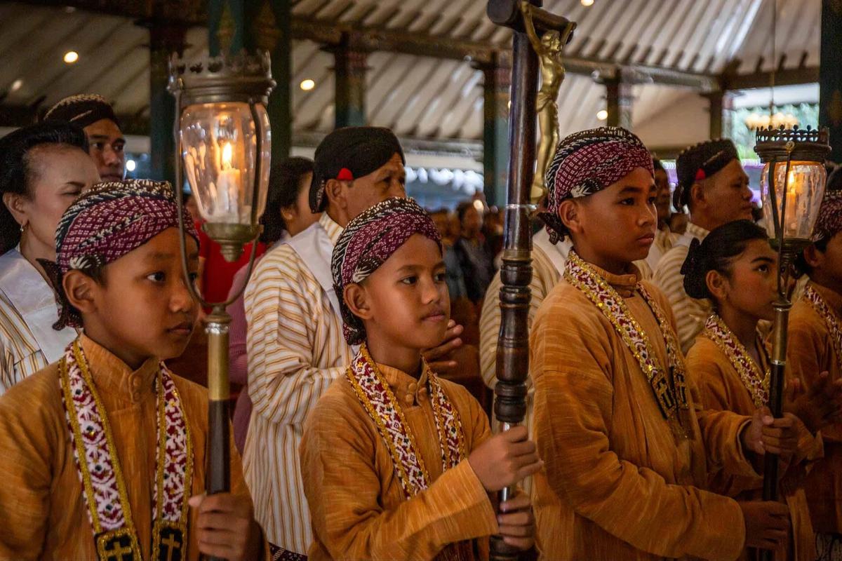 FOTO: Khidmat Perayaan Natal dalam Balutan Tradisi Jawa di Ganjuran Yogyakarta