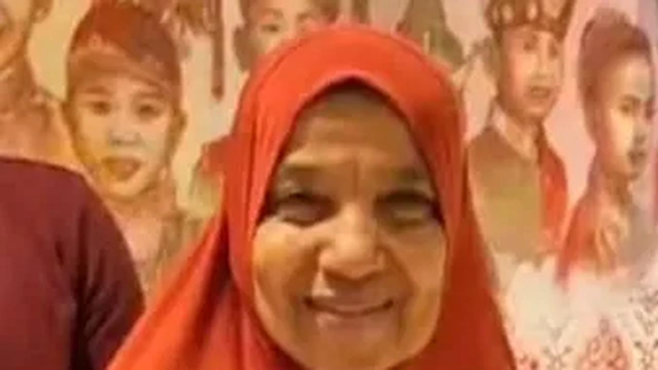 Viral Ibu Menangis karena Uangnya 'Dilalap' Api Kebakaran Gedung Rosok di Solo, Endingnya Tak Terduga