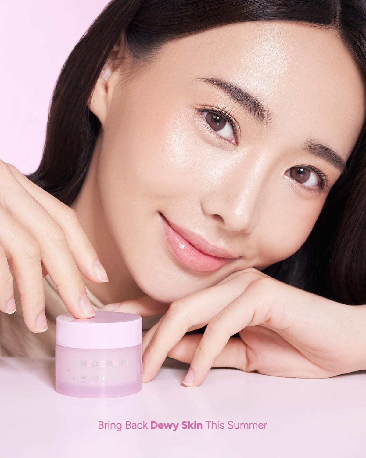 Kulit Kusam Setelah Aktivitas Seharian? Atasi dengan Hidrasi agar Wajah Tetap Glowing